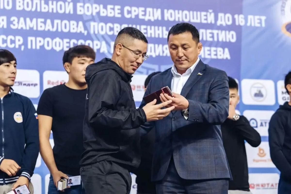Спортсменам и судьям Бурятии присвоили почётные звания Спортсменам и судьям Бурятии присвоили почётные звания